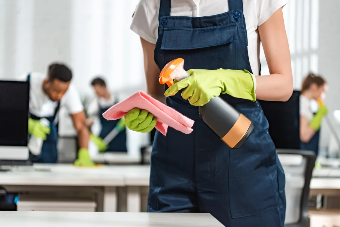 Fort Collins cleaner following a detailed cleaning checklist