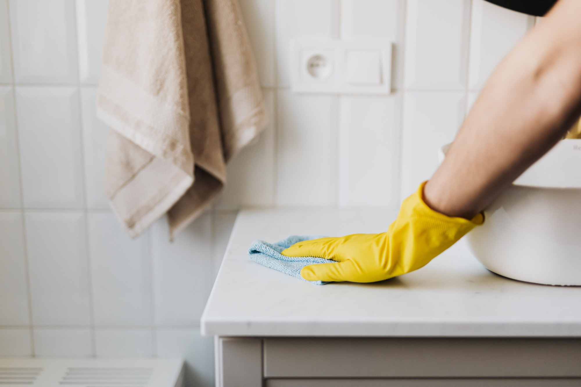 Lafayette cleaner following a detailed cleaning checklist